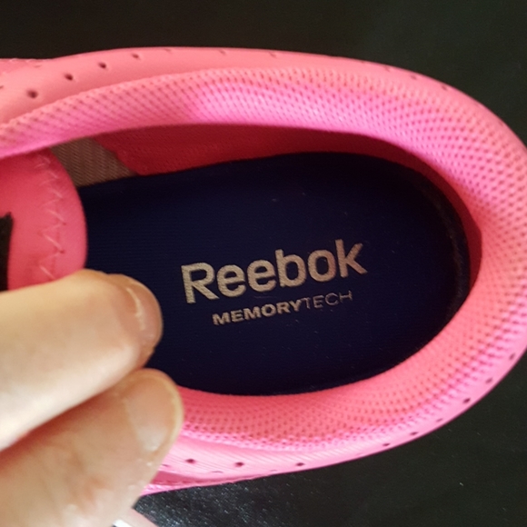 Hot Pink Reebok Memory Tech - Picture 3 of 4